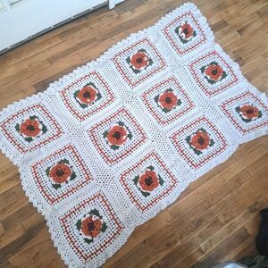 Vintage Crocheted 3D White Flower Granny Square 57" x 38" Couch Throw Blanket